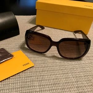 💯 NEW Fendi FS5200 232 Brown Signature Sunglasses